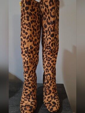 NEW! 🔥Leopard Print Boots